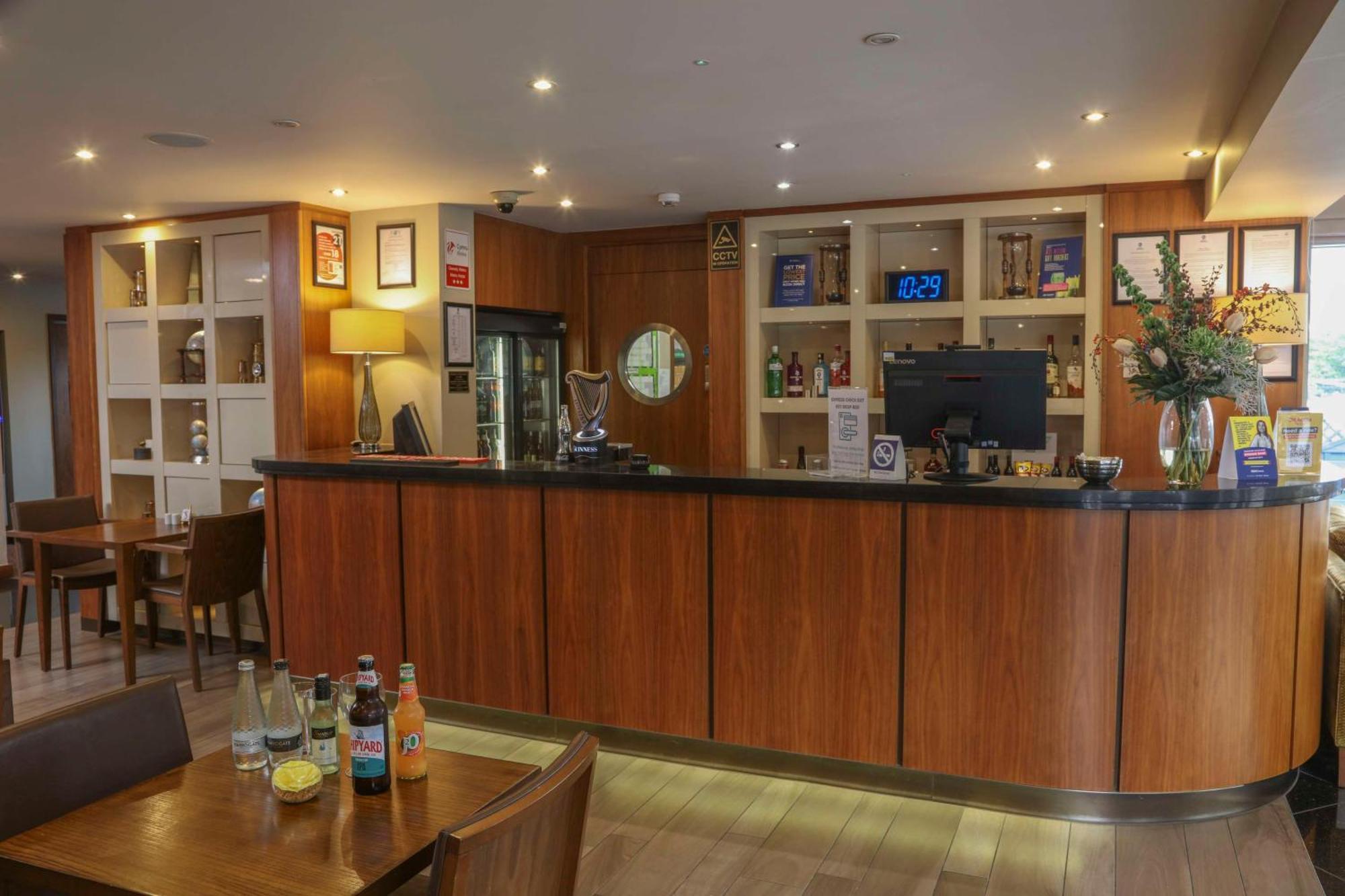 Best Western Pontypool Metro Hotel Екстер'єр фото