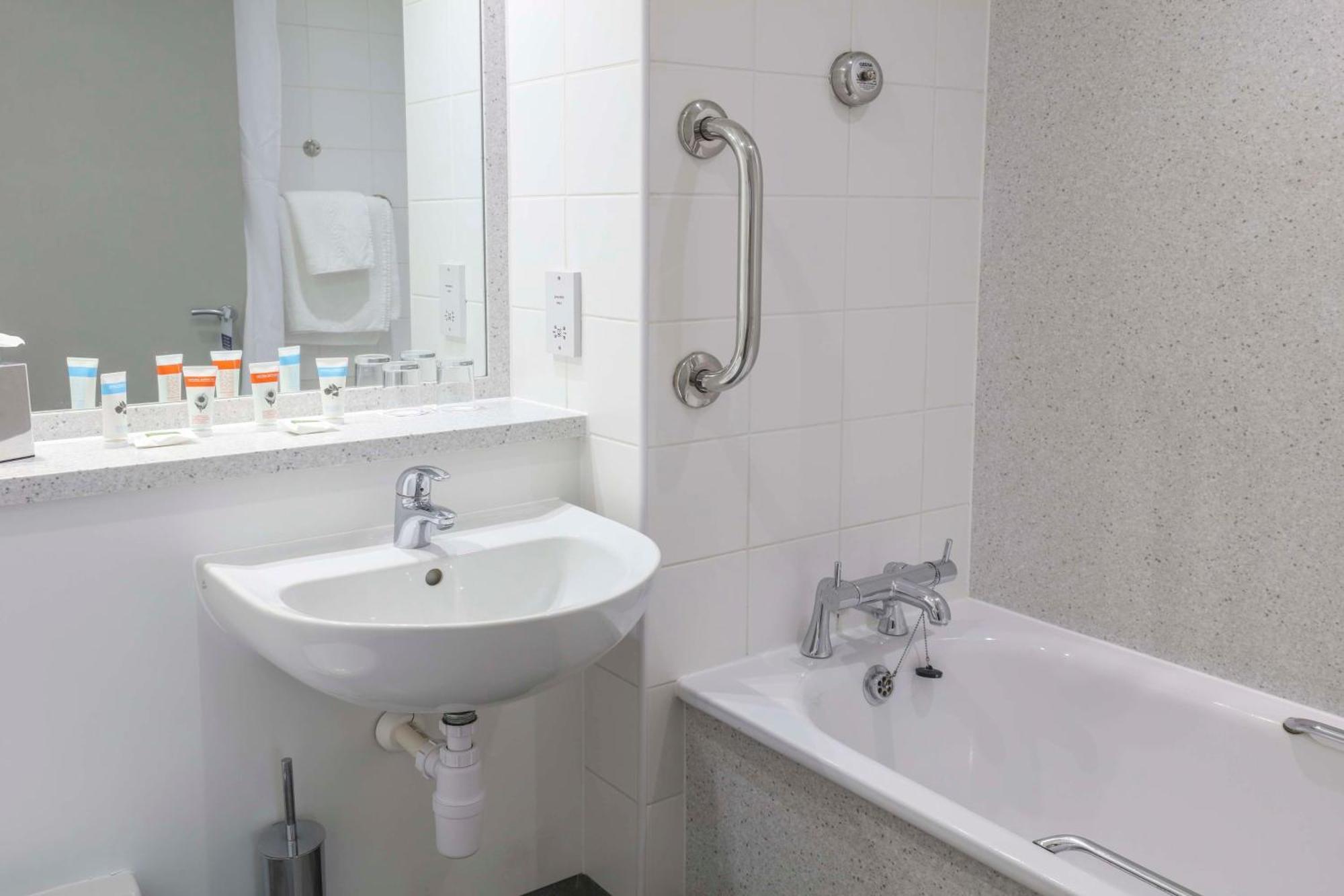 Best Western Pontypool Metro Hotel Екстер'єр фото