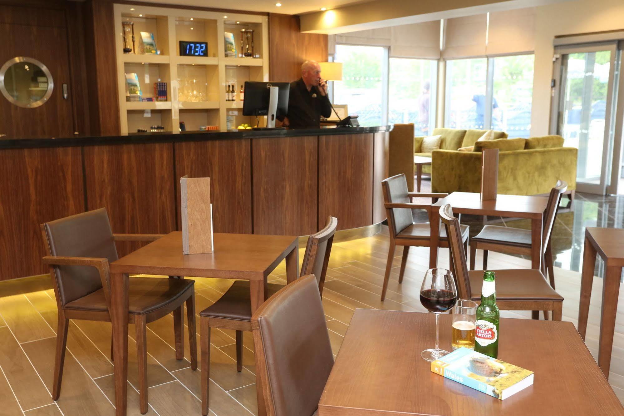 Best Western Pontypool Metro Hotel Екстер'єр фото